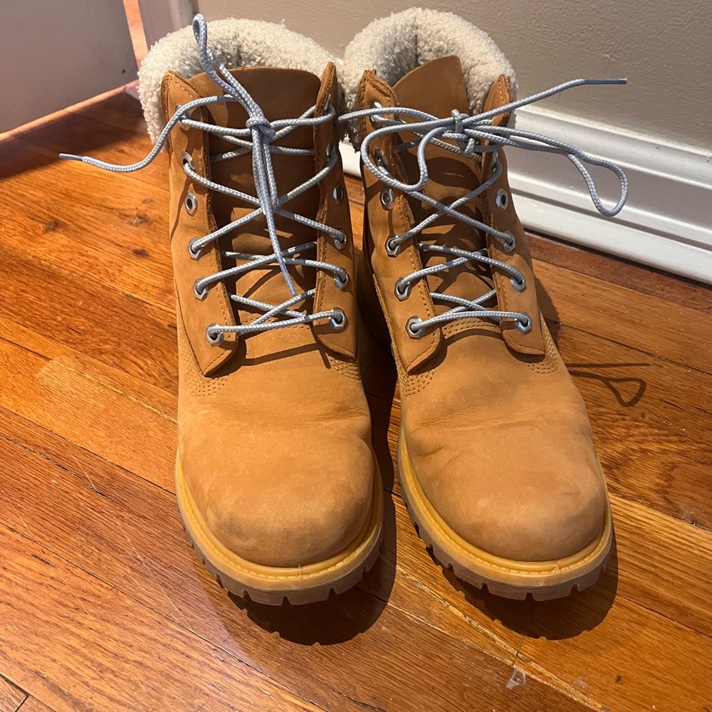 Women’s Timberland 6” boots size 10